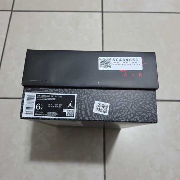 Empty Shoe Box - Picture 3 of 7